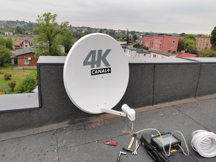 Instalacja Anteny satelitarnej biurowiec
